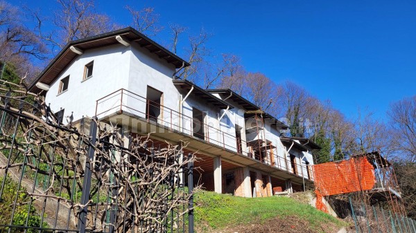 Villa nuova a Laveno-Mombello - Villa ristrutturata Laveno-Mombello