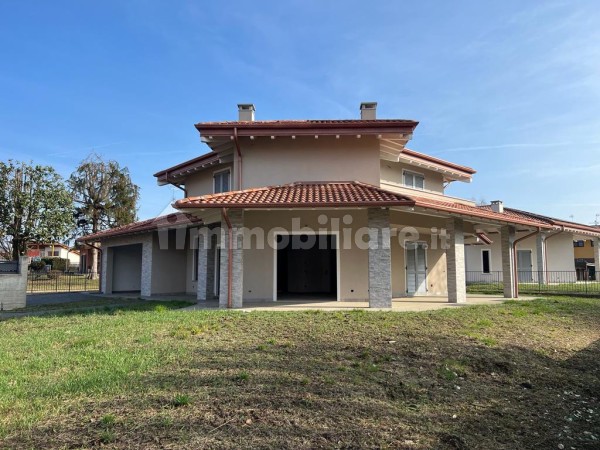 Villa nuova a Borgomanero - Villa ristrutturata Borgomanero