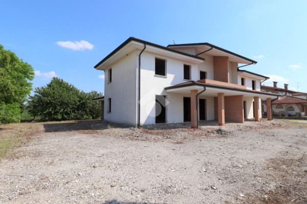 Villa nuova a Goito - Villa ristrutturata Goito